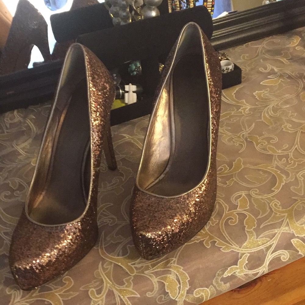 Heels - Picture 2 of 3